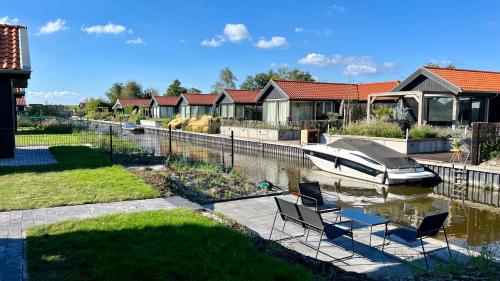 La Cabana, Stijlvol Vakantiehuis Aan Water in Dongeradeel La Cabana, Stijlvol Vakantiehuis Aan Water in Dongeradeel