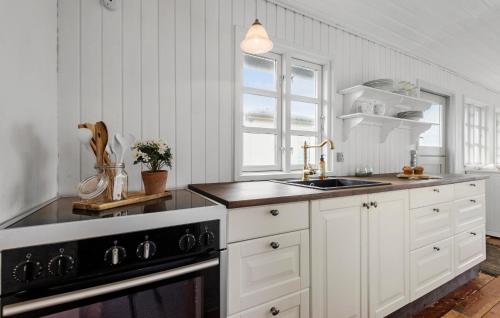 Cocina, 2 Bedroom Beach Front Home In Esbjerg V in Hjerting Cocina, 2 Bedroom Beach Front Home In Esbjerg V in Hjerting