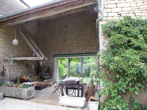 Les Moinillons Piscine toute l'année mini 30 degrés l'hiver (Les Moinillons Piscine toute l'annee mini 30 degres l'hiver) in Ancy Le Franc Les Moinillons Piscine toute l'année mini 30 degrés l'hiver (Les Moinillons Piscine toute l'annee mini 30 degres l'hiver) in Ancy Le Franc