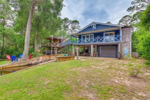 Riverfront Milton Cabin with Boat Ramp and Dock! in 佛羅里達州米爾頓 (FL) Riverfront Milton Cabin with Boat Ramp and Dock! in 佛羅里達州米爾頓 (FL)