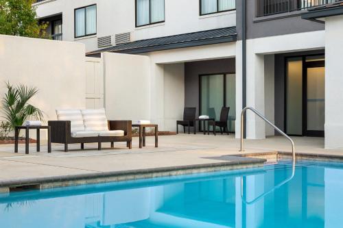 Swimming pool, Courtyard by Marriott Houston Sugar Land/Stafford in Missouri City Swimming pool, Courtyard by Marriott Houston Sugar Land/Stafford in Missouri City