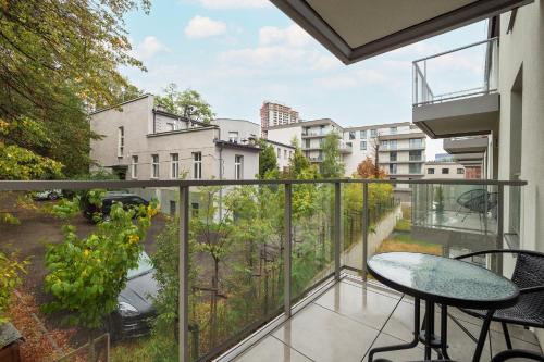 Varanda/terraço, Exceptional Apartment with Parking by Noclegi Renters in Welnowiec Varanda/terraço, Exceptional Apartment with Parking by Noclegi Renters in Welnowiec
