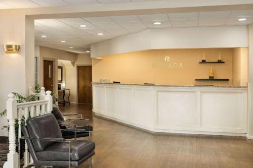 大廳, 鴿子谷北華美達飯店 (Ramada by Wyndham Pigeon Forge North) in 皮格佛格 (TN) 大廳, 鴿子谷北華美達飯店 (Ramada by Wyndham Pigeon Forge North) in 皮格佛格 (TN)