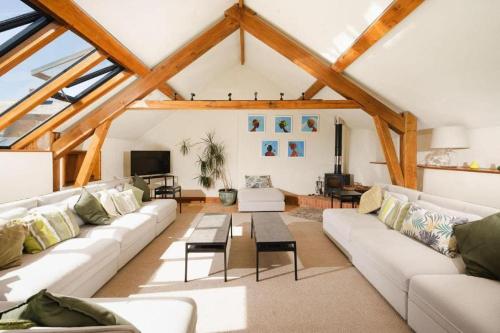 Brimbles - huge barn conversion sleeps4, private indoor pool in 波吉尔 Brimbles - huge barn conversion sleeps4, private indoor pool in 波吉尔