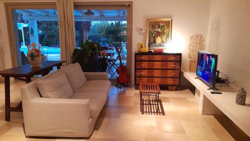 Shared lounge/TV area, Villa Poggio Fiorito in Corato Shared lounge/TV area, Villa Poggio Fiorito in Corato