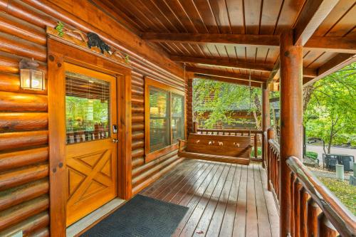 Alpenhaus Cozy Log Cabin - 2 Bedrooms, Hot Tub, amazing location! in ชานเมืองพีเจี้ยน ฟอร์จ Alpenhaus Cozy Log Cabin - 2 Bedrooms, Hot Tub, amazing location! in ชานเมืองพีเจี้ยน ฟอร์จ
