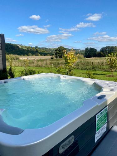 Stunning modern home set in beautiful grounds. in Kelston Stunning modern home set in beautiful grounds. in Kelston