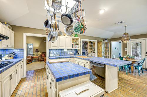 Del Rio Home with Large Yard, BBQ and Fireplace! in Del Rio Del Rio Home with Large Yard, BBQ and Fireplace! in Del Rio