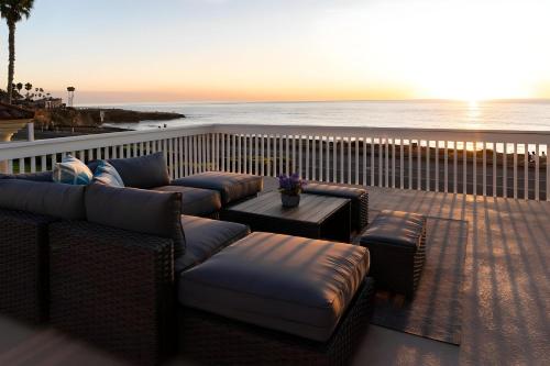 Seaside Serenity Stunning Oceanfront Retreat in Sunset Cliffs Seaside Serenity Stunning Oceanfront Retreat in Sunset Cliffs