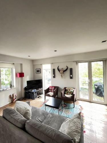 Charming Canal-Side Flat Near Iconic Portobello Rd