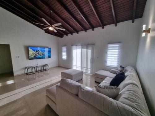 Picturesque 4 Bedroom 3 Bath Condo with Pool in Philipsburg Picturesque 4 Bedroom 3 Bath Condo with Pool in Philipsburg