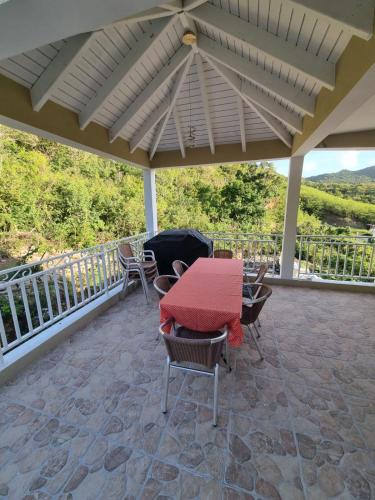 Balkon/teras, Picturesque 4 Bedroom 3 Bath Condo with Pool in Philipsburg Balkon/teras, Picturesque 4 Bedroom 3 Bath Condo with Pool in Philipsburg