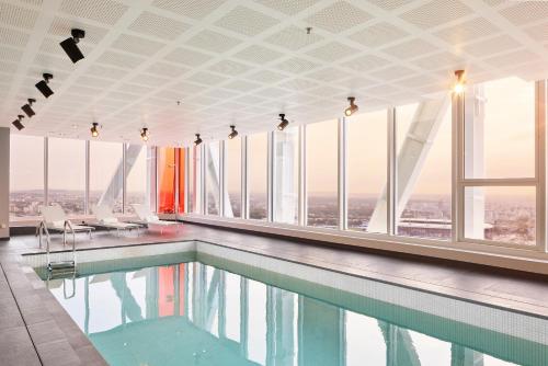 Swimming pool, H4 Hotel Wyndham Paris Pleyel Resort in Paris Swimming pool, H4 Hotel Wyndham Paris Pleyel Resort in Paris