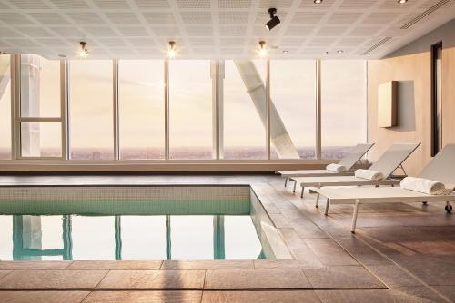 Swimming pool, H4 Hotel Wyndham Paris Pleyel Resort in Paris Swimming pool, H4 Hotel Wyndham Paris Pleyel Resort in Paris