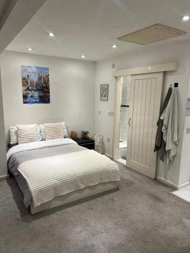 Riverside Modern Studio Cambridge