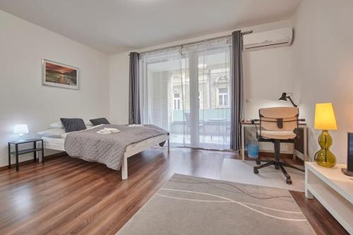 Balcony Centropolitan Studio w AC by NW