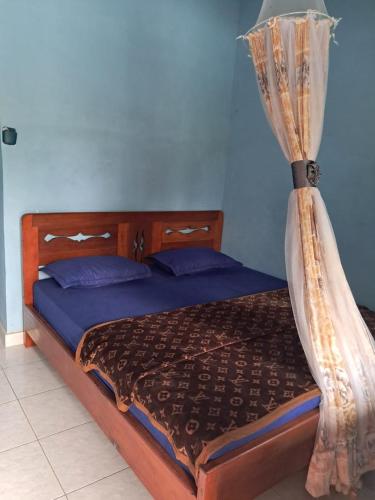 JUNGLE LIFE GUEST HOUSE - Trekking & Transport Only Book With Us in Bukit Lawang JUNGLE LIFE GUEST HOUSE - Trekking & Transport Only Book With Us in Bukit Lawang
