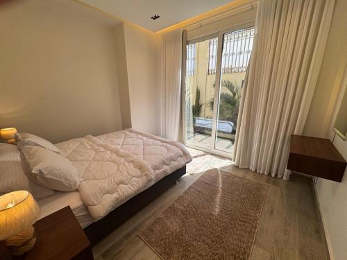 Amazing one bedroom apartment with outdoor