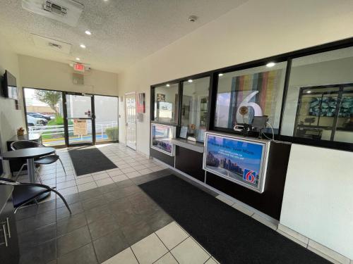 Lobby, Motel 6 Duncanville, TX - Dallas in Duncanville Lobby, Motel 6 Duncanville, TX - Dallas in Duncanville