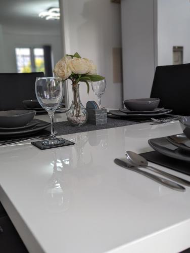 Instalaciones, CLARITURF - 4 Bedroom Semi - Private Parking near Turf Moor, Town Centre, Transport and Motorway Lin in Burnley Instalaciones, CLARITURF - 4 Bedroom Semi - Private Parking near Turf Moor, Town Centre, Transport and Motorway Lin in Burnley