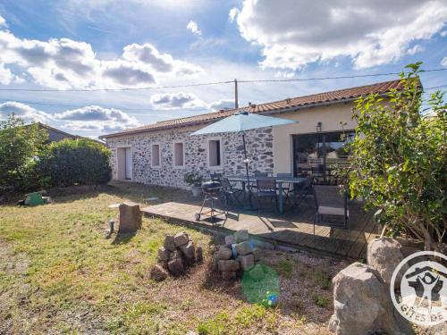 Gîte Sèvremoine, 2 pièces, 4 personnes - FR-1-622-42 (Gite moderne et confort, proche Puy du Fou, Nantes, Cholet, terrasse, peche a l'etang prive - FR-1-6) in Saint-André-de-la-Marche Gîte Sèvremoine, 2 pièces, 4 personnes - FR-1-622-42 (Gite moderne et confort, proche Puy du Fou, Nantes, Cholet, terrasse, peche a l'etang prive - FR-1-6) in Saint-André-de-la-Marche