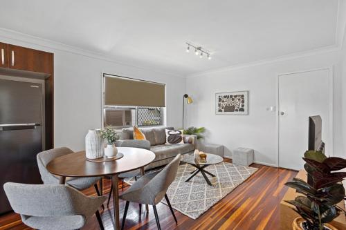 Windsor Cosy 2-Bedroom Unit in Quiet Neighborhood in Windsor Windsor Cosy 2-Bedroom Unit in Quiet Neighborhood in Windsor