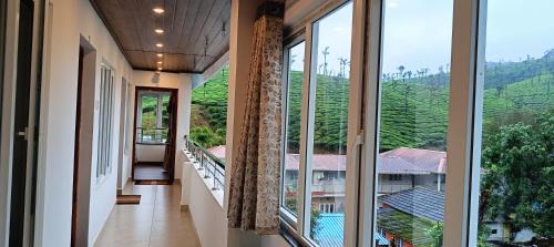 Rodyti, Hornbill Castle in Valparai Rodyti, Hornbill Castle in Valparai