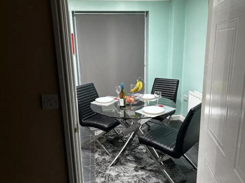 Facilities, Brades Rise Retreat - Cozy 3 Bedroom House in Oldbury Facilities, Brades Rise Retreat - Cozy 3 Bedroom House in Oldbury
