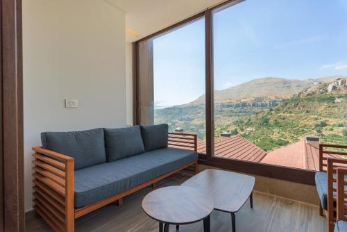 Rõdu/terrass, Vantage - 2 BR Apt by The Valley in Kfardebian in Faraya Rõdu/terrass, Vantage - 2 BR Apt by The Valley in Kfardebian in Faraya