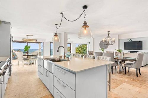 Beachfront Gem Luxury Villa with Infinity Pool in Vega Alta Beachfront Gem Luxury Villa with Infinity Pool in Vega Alta