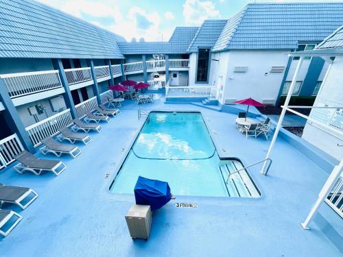 Swimming pool, Motel 6 Duncanville, TX - Dallas in Duncanville Swimming pool, Motel 6 Duncanville, TX - Dallas in Duncanville