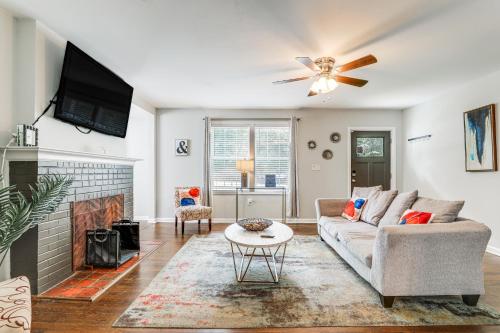 Pet-Friendly Home with Hot Tub in Atlanta! in Cascade Road Pet-Friendly Home with Hot Tub in Atlanta! in Cascade Road
