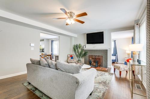 Pet-Friendly Home with Hot Tub in Atlanta! in Cascade Road Pet-Friendly Home with Hot Tub in Atlanta! in Cascade Road