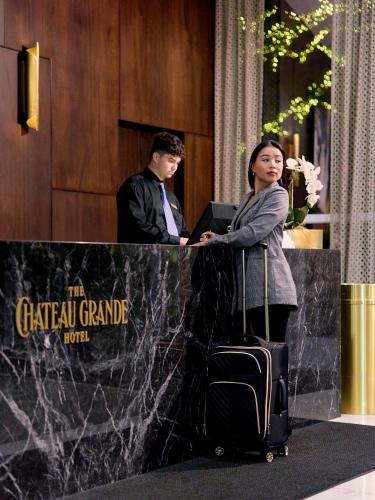 Chateau Grande Hotel in East Brunswick (New Jersey) Chateau Grande Hotel in East Brunswick (New Jersey)