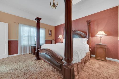 Romantic Victorian Getaway The Hideaway in Sutter Creek Romantic Victorian Getaway The Hideaway in Sutter Creek
