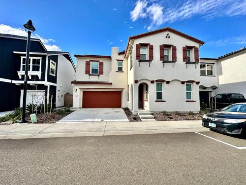 Vista exterior, Charming and Modern 3-Bedroom Home in Rocklin in Rocklin (CA) Vista exterior, Charming and Modern 3-Bedroom Home in Rocklin in Rocklin (CA)