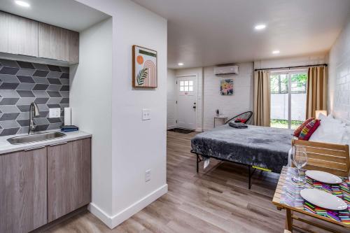 Newly Renovated Bright Studio in Rochester (New York) Newly Renovated Bright Studio in Rochester (New York)
