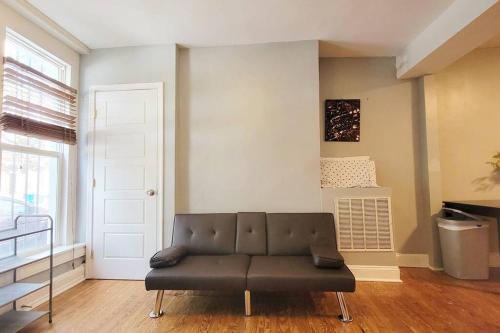 Entire House King Bed near Downtown Free Parking in West Baltimore Entire House King Bed near Downtown Free Parking in West Baltimore