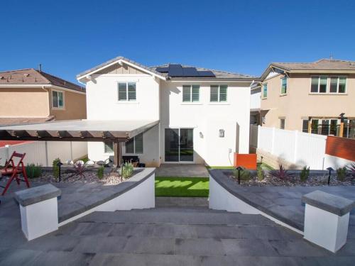 All You Need Is Love, 4 beds and a luxury yard in Allied Gardens All You Need Is Love, 4 beds and a luxury yard in Allied Gardens