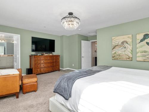 All You Need Is Love, 4 beds and a luxury yard in Allied Gardens All You Need Is Love, 4 beds and a luxury yard in Allied Gardens