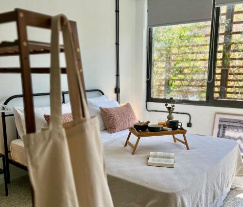 Large, stylish & super central studio