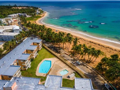 Steps to beach, Ocean View, Pool in Luquillo Steps to beach, Ocean View, Pool in Luquillo