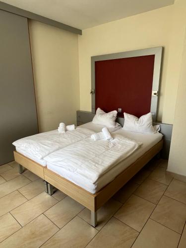 Hotel Pfälzer Hof (Hotel Pfalzer Hof) in Enkenbach-Alsenborn Hotel Pfälzer Hof (Hotel Pfalzer Hof) in Enkenbach-Alsenborn
