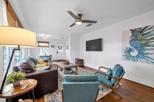Retro by the Bay Close to Beach Eglin PetFriendly in Sacred Oaks Retro by the Bay Close to Beach Eglin PetFriendly in Sacred Oaks