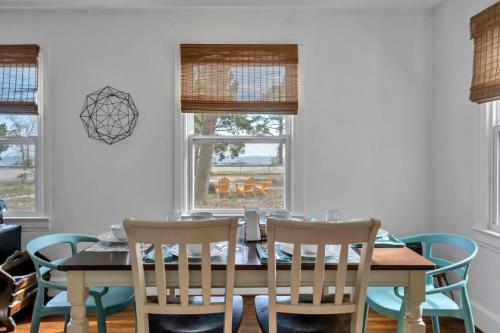 Retro by the Bay Close to Beach Eglin PetFriendly in Sacred Oaks Retro by the Bay Close to Beach Eglin PetFriendly in Sacred Oaks