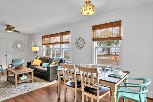 Retro by the Bay Close to Beach Eglin PetFriendly in Sacred Oaks Retro by the Bay Close to Beach Eglin PetFriendly in Sacred Oaks