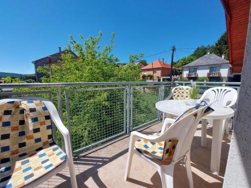 ระเบียง/ชานเรือน, Bükkszék Apartmanok (Bukkszek Apartmanok) in บุคเซค ระเบียง/ชานเรือน, Bükkszék Apartmanok (Bukkszek Apartmanok) in บุคเซค