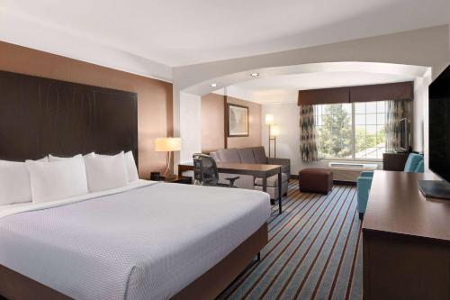La Quinta Inn & Suites by Wyndham Bakersfield North in นอร์ทเบเคอร์สฟิลด์ La Quinta Inn & Suites by Wyndham Bakersfield North in นอร์ทเบเคอร์สฟิลด์