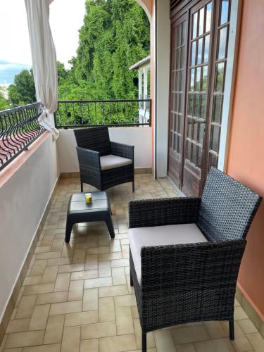 balcon/terrasse, La Canopée Enchantée, chambres d'hôtes, piscine, proche aéroport, Gare maritime (La Canopee Enchantee, chambres d'hotes, piscine, proche aeroport, Gare maritime) in Les Abymes balcon/terrasse, La Canopée Enchantée, chambres d'hôtes, piscine, proche aéroport, Gare maritime (La Canopee Enchantee, chambres d'hotes, piscine, proche aeroport, Gare maritime) in Les Abymes