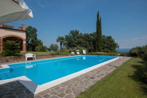 Piscina, Daller Bianca Apartment by Wonderful Italy in Soiano del Lago Piscina, Daller Bianca Apartment by Wonderful Italy in Soiano del Lago